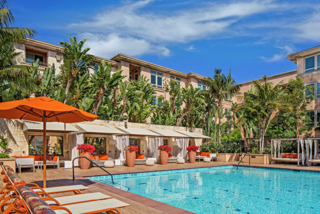 Outdoor pool of apartment home